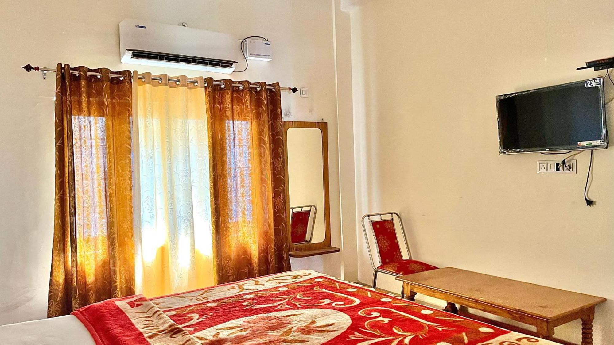 Aditya Palace โอร์ชชา ภายนอก รูปภาพ