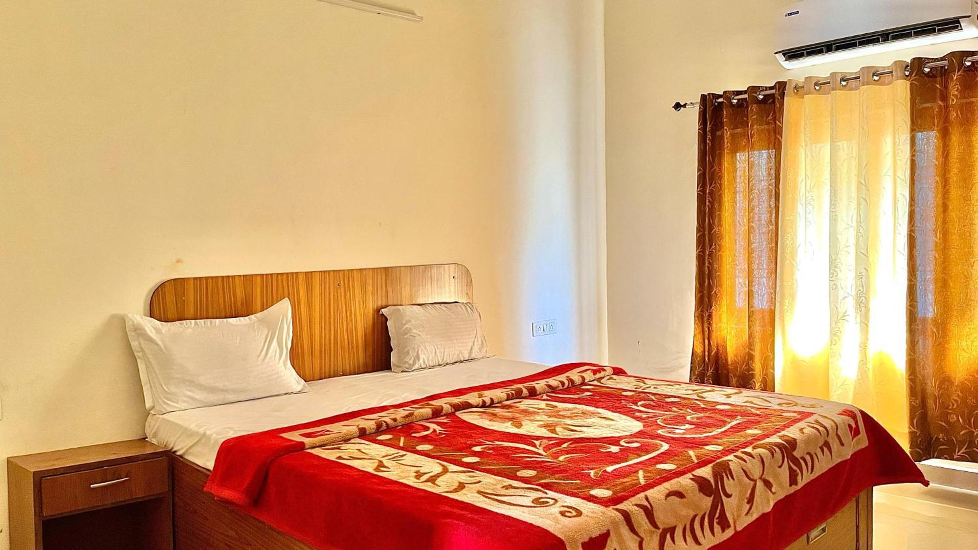 Aditya Palace โอร์ชชา ภายนอก รูปภาพ
